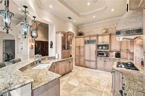 Kitchen - 14850 Bellezza Ln, Naples, FL 34110 photo 2 of 4