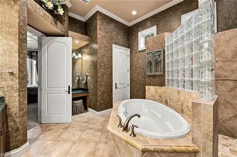 Bath - 14850 Bellezza Ln, Naples, FL 34110 photo 2 of 6