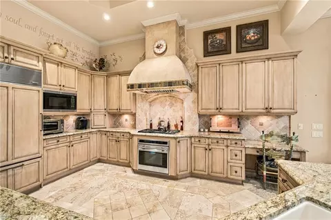 Kitchen - 14850 Bellezza Ln, Naples, FL 34110 photo 4 of 4