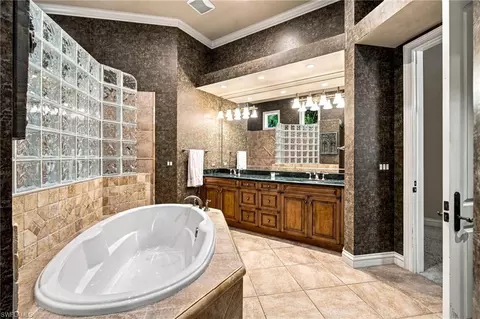 Bath - 14850 Bellezza Ln, Naples, FL 34110 photo 3 of 6