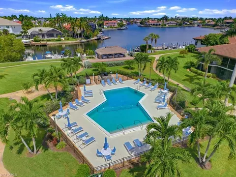 525 Seaview Ct #M4, Marco Island, FL 34145
