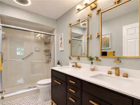 Bath - 2017 Pine Isle Ln, Naples, FL 34112 photo 2 of 4