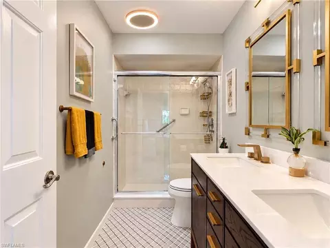 Bath - 2017 Pine Isle Ln, Naples, FL 34112 photo 1 of 4