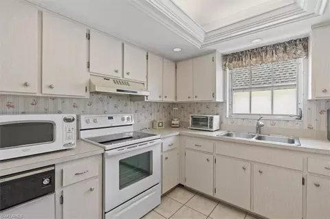 Kitchen - 315 Saint Andrews Blvd #D31, Naples, FL 34113 photo 3 of 3