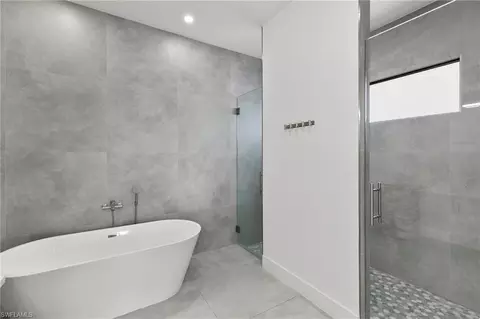 Bath - 4157 68th Ave NE, Naples, FL 34120 photo 2 of 2