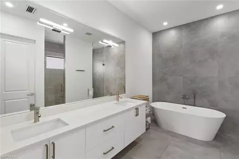 Bath - 4157 68th Ave NE, Naples, FL 34120 photo 1 of 2
