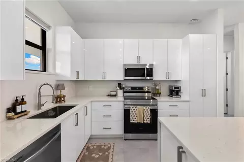 Kitchen - 4157 68th Ave NE, Naples, FL 34120 photo 2 of 2