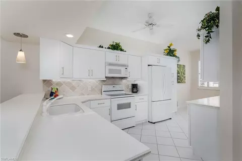 6700 Beach Resort Dr #5, Naples, FL 34114
