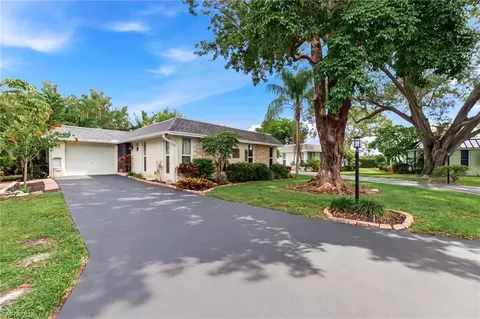 220 Lanchester Ct #32, Naples, FL 34112