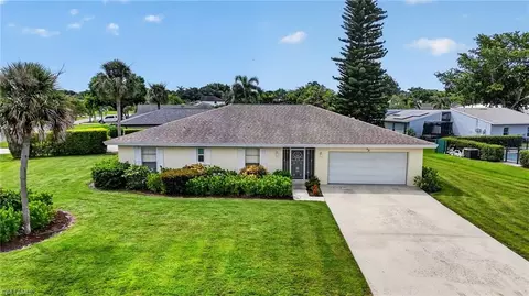 450 Huntington Dr, Naples, FL 34109