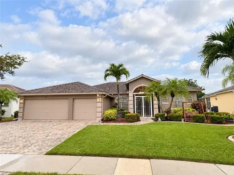 3287 Potomac Ct, Naples, FL 34120