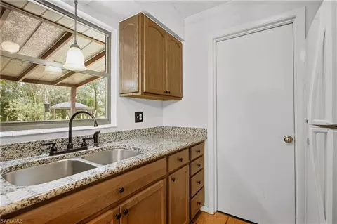 Kitchen - 16564 NE 25th Ln, Williston, FL 32696 photo 2 of 3