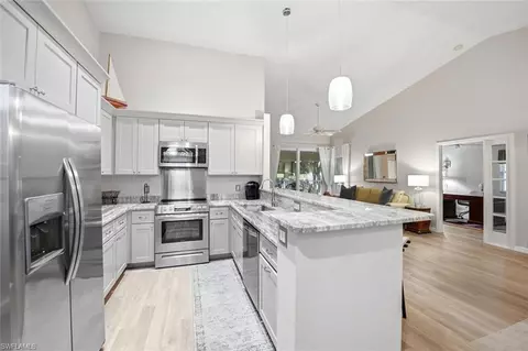 6810 Huntington Lakes Cir #202, Naples, FL 34119