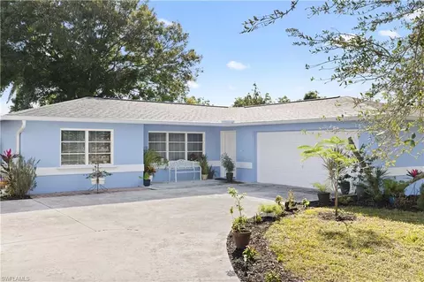 918 Cardinal St, Naples, FL 34104
