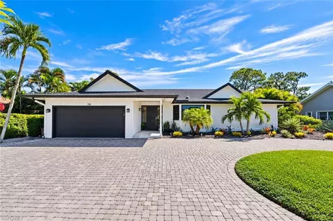 110 Palmetto Dunes Cir, Naples, FL 34113