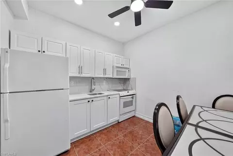 Kitchen - 6255 Cedar Tree Ln, Naples, FL 34116 photo 2 of 5