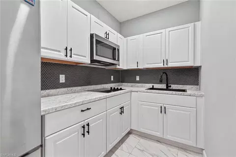 Kitchen - 6255 Cedar Tree Ln, Naples, FL 34116 photo 4 of 5