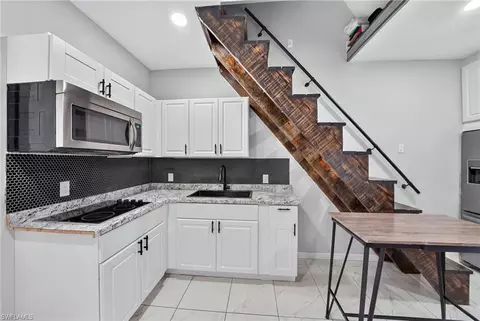 Kitchen - 6255 Cedar Tree Ln, Naples, FL 34116 photo 3 of 5