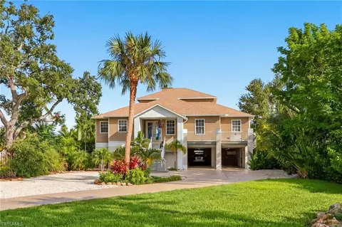 211 Sterling Ave, Fort Myers Beach, FL 33931