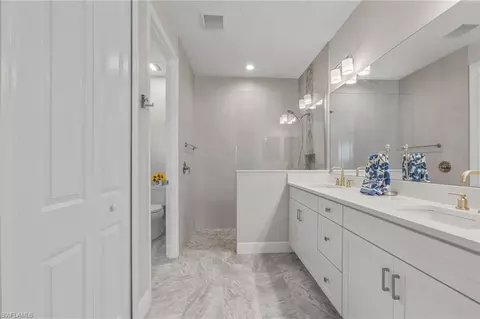 Bath - 4564 Centaurus Cir, Naples, FL 34120 photo 4 of 4