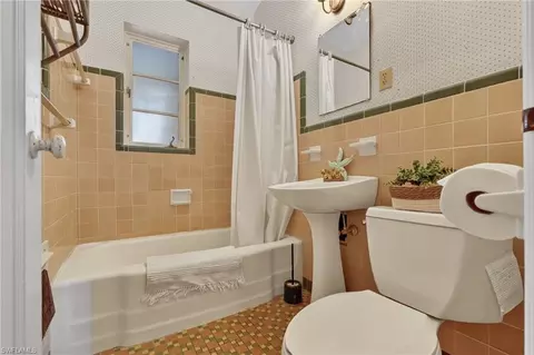 Bath - 442 Central Ave, Naples, FL 34102 photo 3 of 3