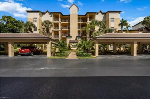 195 Vintage Cir #104, Naples, FL 34119