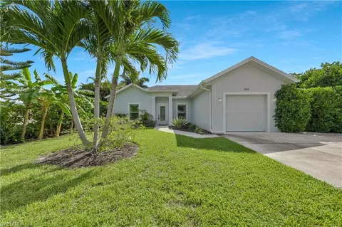 3892 14th St N, Naples, FL 34103