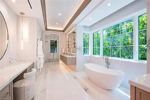 Bath - 1544 3rd St S, Naples, FL 34102 photo 3 of 8