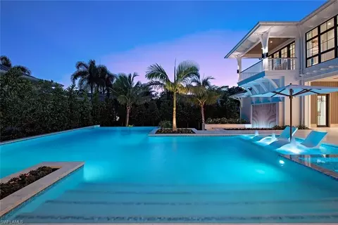Exterior - 1544 3rd St S, Naples, FL 34102 photo 2 of 7