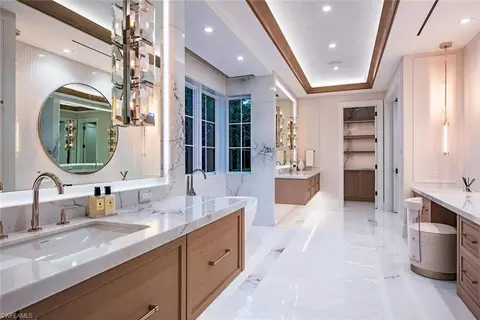 Bath - 1544 3rd St S, Naples, FL 34102 photo 2 of 8