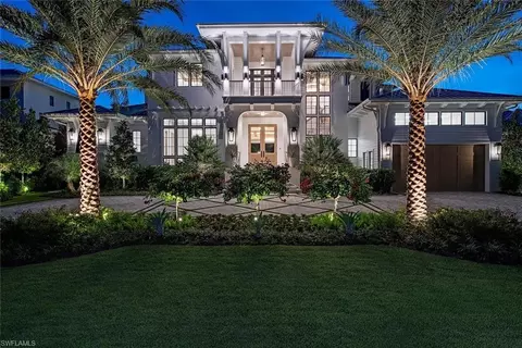 1544 3rd St S, Naples, FL 34102