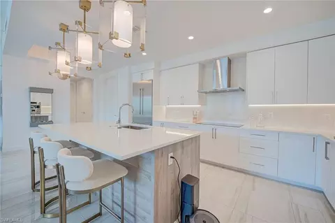 Kitchen - 1115 Central Ave S #352, Naples, FL 34102 photo 3 of 5