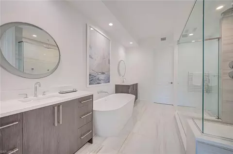 Bath - 1115 Central Ave S #352, Naples, FL 34102 photo 1 of 4