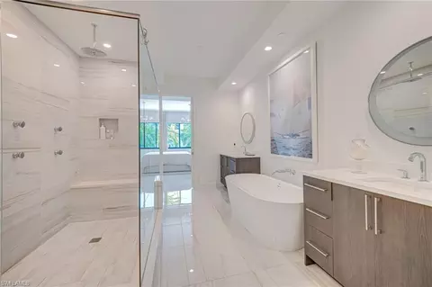 Bath - 1115 Central Ave S #352, Naples, FL 34102 photo 2 of 4