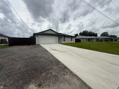 2811 44th St SW, Lehigh Acres, FL 33976