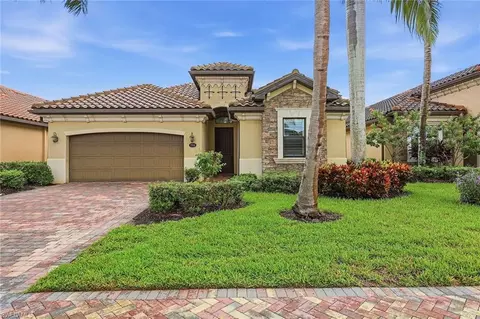 2946 Aviamar Cir, Naples, FL 34114