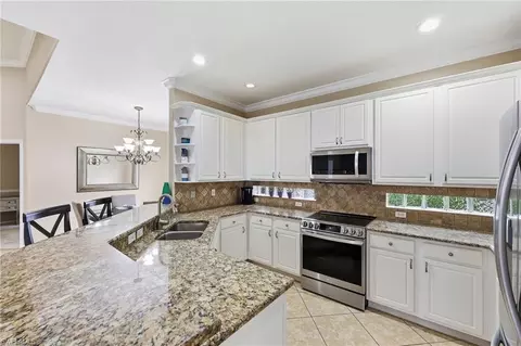 Kitchen - 104 Glen Eagle Cir, Naples, FL 34104 photo 3 of 4