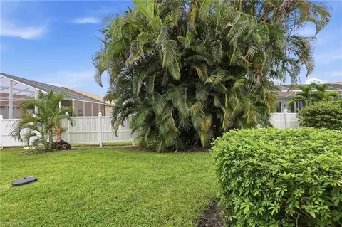 Exterior - 104 Glen Eagle Cir, Naples, FL 34104 photo 4 of 9