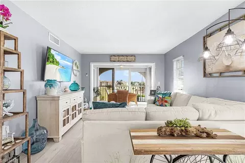 53 High Point Cir W #310, Naples, FL 34103