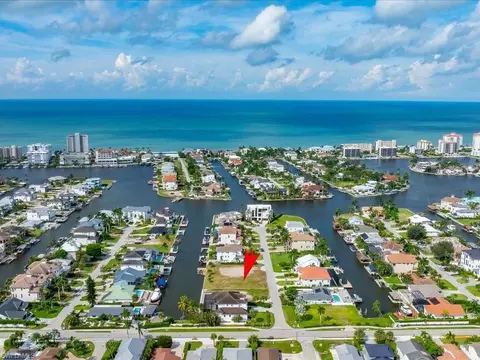 464 Seagull Ave, Naples, FL 34108 photo 3