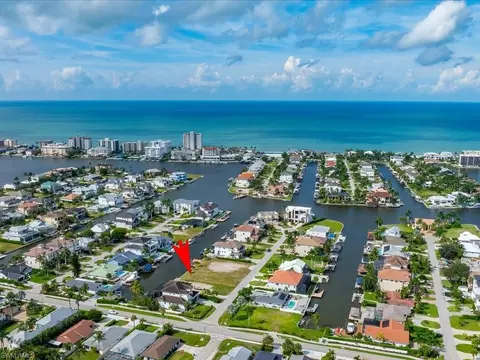 464 Seagull Ave, Naples, FL 34108 photo 5