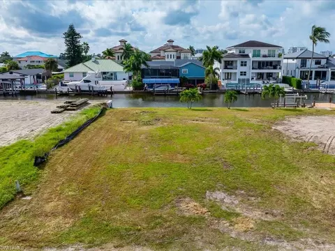 464 Seagull Ave, Naples, FL 34108 photo 9