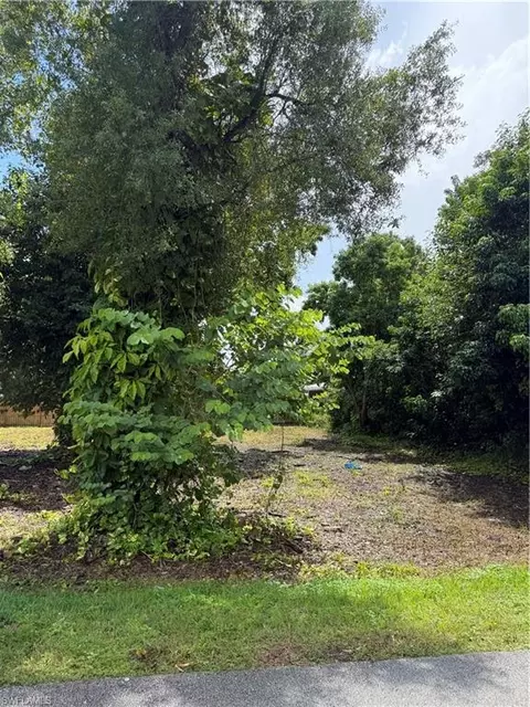 559 Sacramento St, North Fort Myers, FL 33903