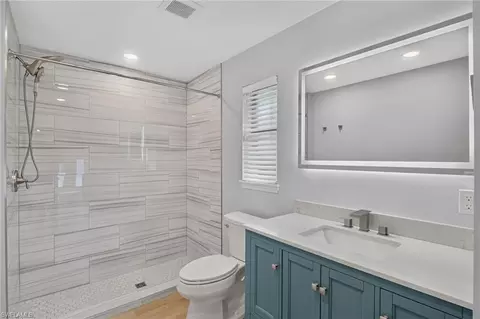 Bath - 4620 Parrot Ave, Naples, FL 34104 photo 4 of 4