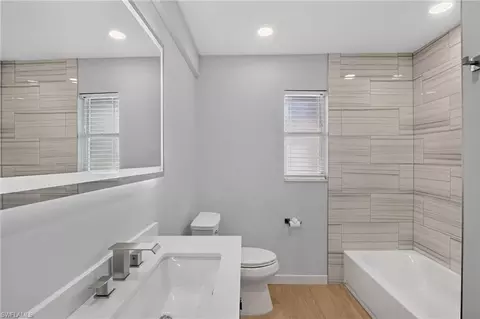 Bath - 4620 Parrot Ave, Naples, FL 34104 photo 2 of 4