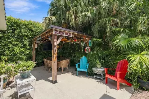 542 Charlemagne Blvd, Naples, FL 34112