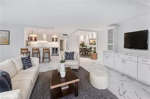 222 Harbour Dr #114, Naples, FL 34103