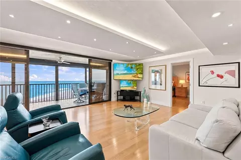 9653 Gulf Shore Dr #702, Naples, FL 34108