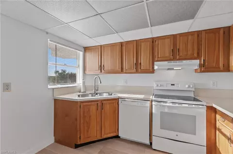 Kitchen - 37 High Point Cir E #505, Naples, FL 34103 photo 1 of 3