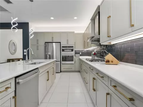 Kitchen - 12239 Bonnet Dr, Naples, FL 34120 photo 3 of 4